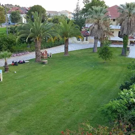 Makis Πανσιόν Βασιλική